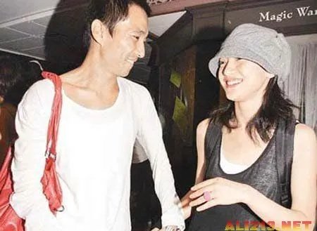 周迅谢霆锋恋情被爆 盘点周迅20年的8任男友