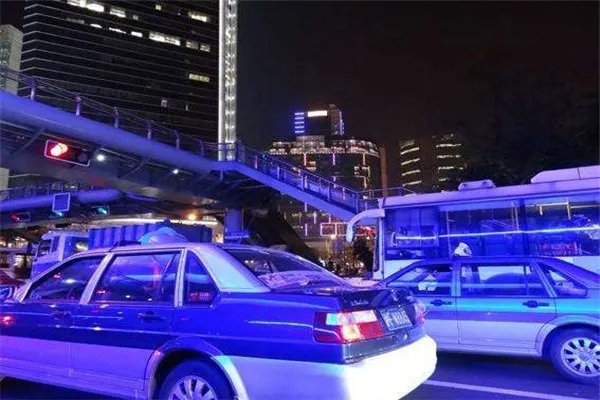 印度女生上海打车30公里收费750元，在陌生的地方打车需要注意哪些问题？