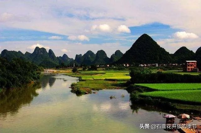 我拉东西从村里出村路上过，村民不让过要钱，他们合理吗？