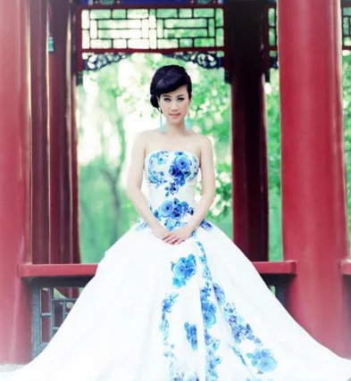 芙蓉姐姐资料大揭晓 开首场慈善演唱会