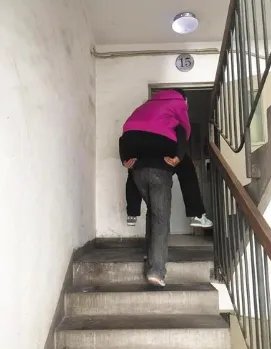 有关部门是如何回应高龄老人楼因1户反对不能加装电梯的？