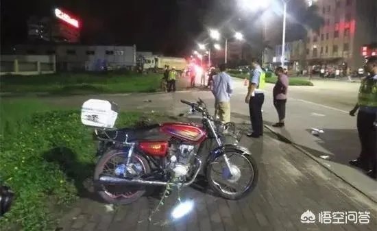 15岁少年飙车意外身亡，过路司机判责51万，你怎么看？