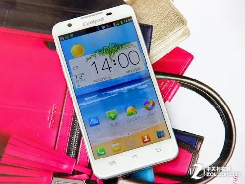 4.7英寸屏幕4核13MP 白色酷派9960图赏