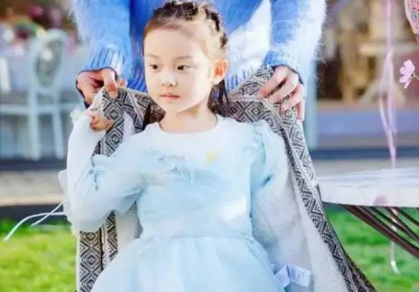 柳岩见到偶像梁朝伟激动不已，明星是怎样“追星”的？