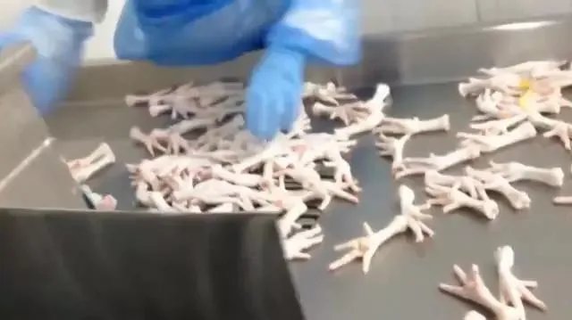 无骨鸡爪是怎么去骨的？