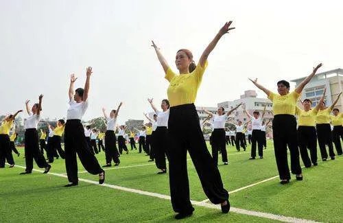 在殡仪馆前跳广场舞送别老人，此举是否对逝去的人不尊重？