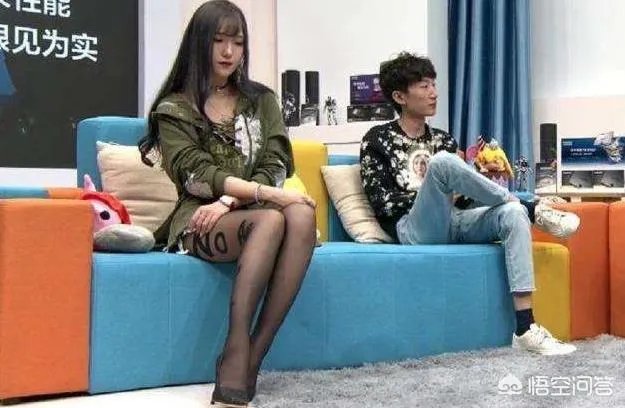 腐团儿露白色内裤