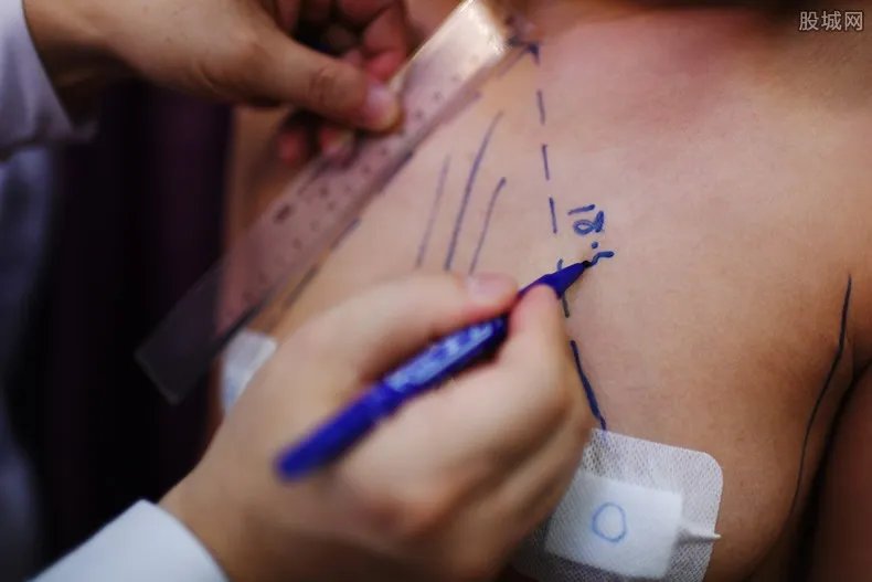 微整形速成班乱象 培训五天可上岗一年能挣百万元