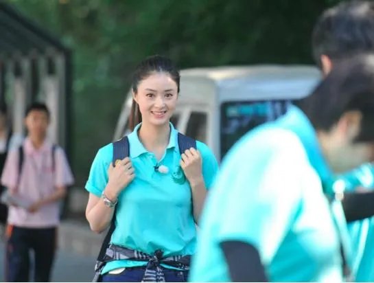 蒋欣怒斥群演私曝其受伤照片 妈妈彻夜未眠