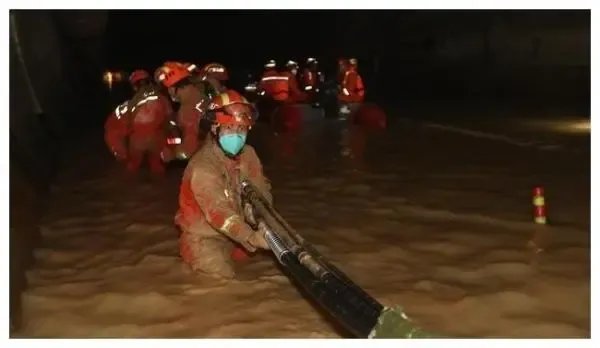 最新消息,珠海隧道透水事故已致13人遇难,谁该为这些死者负责?