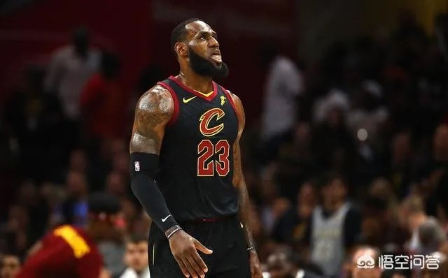 在2018赛季NBA颁奖典礼上，詹姆斯获得了什么奖？他本人没到现场是如何领奖的？