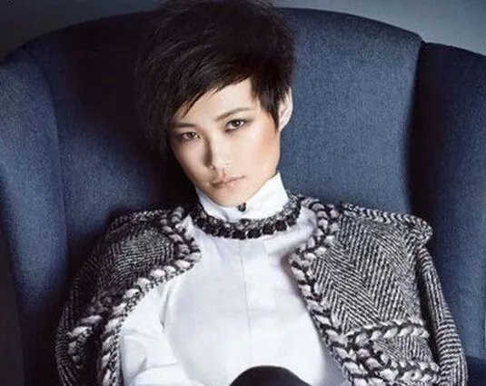 歌手李宇春个人资料盘点 长发春哥惊艳一众网友