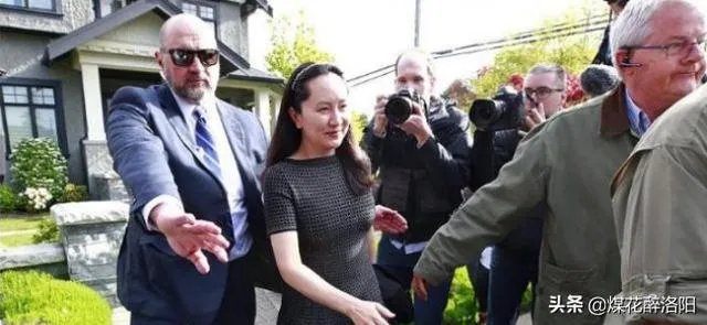 孟晚舟出庭时身边有不少随行的人是什么身份？又说明了什么问题？