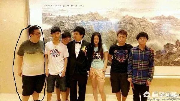 《英雄联盟》的主播小智到底长什么样子？有没有真实的照片？