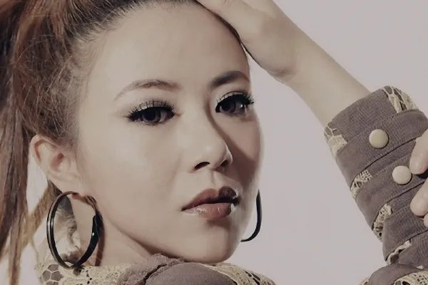 遥远的歌要表达什么含义