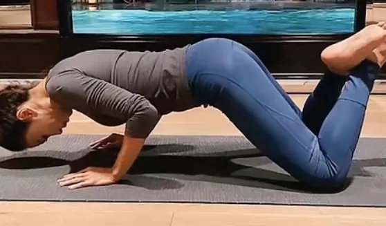 黎姿辅导女儿功课变猫妈，49岁的她是怎样兼顾家庭与工作的？