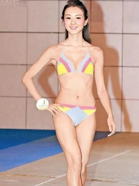 港姐学霸麦明诗走光上位 louisa下体露毛走光不雅照