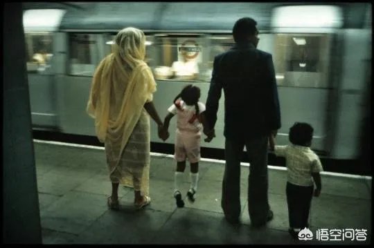 有哪些擅长以地铁为场景拍照的摄影师？