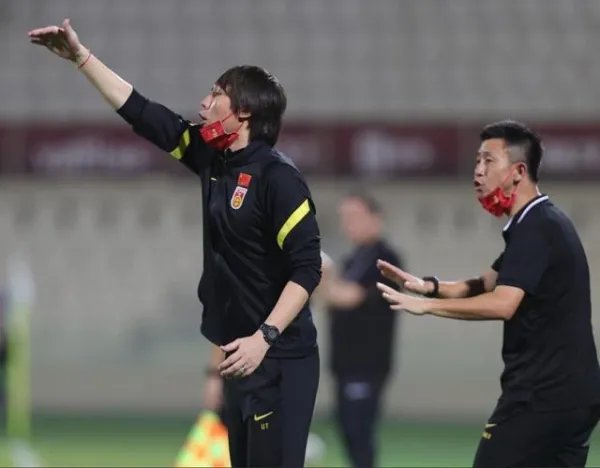 国足在世预赛半程结束位列小组倒数第二，队员们在赛场上的表现如何？