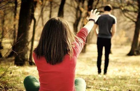 北京军嫂跨越3600公里骑马见丈夫,你如何看待他们之间的这种感情?