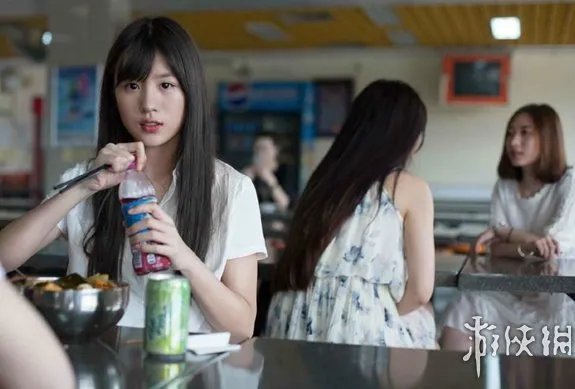 又是别人家的学妹！“白衬衣学妹”爆红网络秒杀奶茶