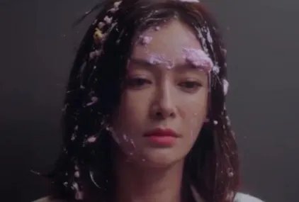 《怪你过分美丽》莫向晚为什么被砸蛋糕？场面一度失控