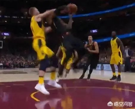 G2末节詹姆斯上篮被萨博尼斯放倒，恶意犯规，怎么看？