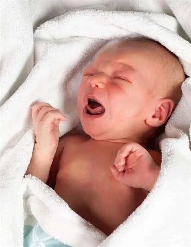 对于父母将婴儿放微波炉这个事件，孩子以后会有什么后遗症吗？