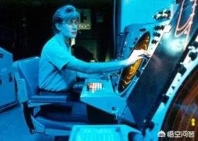 摧毁了航母的指挥舰桥，是不是就几乎瘫痪了整个航母？