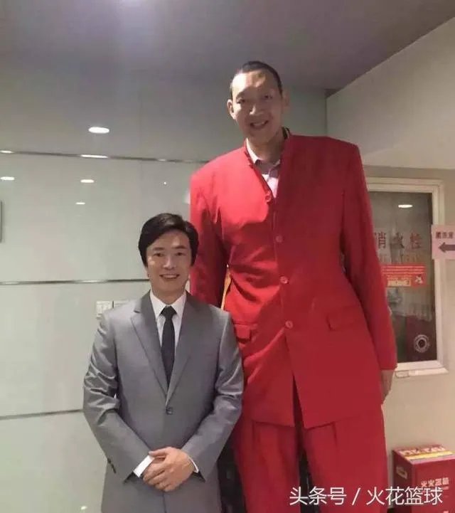 孙明明和姚明哪个高