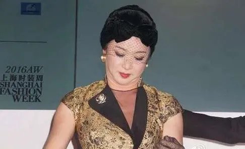 金星被拍成双下巴 毒舌不怕得罪人