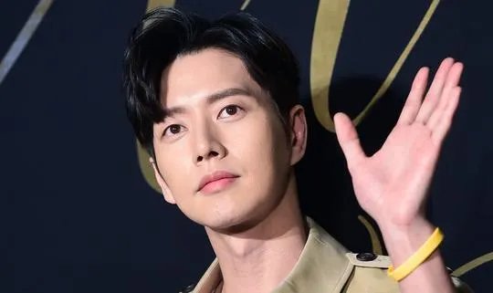 朴海镇受邀盛典感谢中国粉丝 《远得要命的爱情》完美收尾