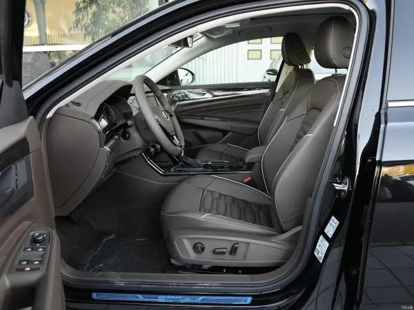 帕萨特2019款报价及图片