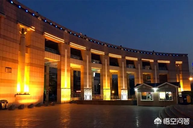 济南泉城广场里的雕塑,也称山东名人雕塑,为什么没有辛弃疾?