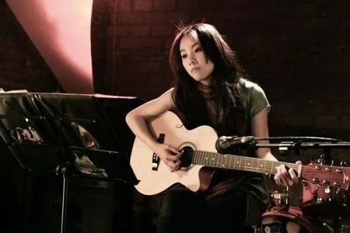 邓丽欣和王子为什么敢大方承认姐弟恋呢？