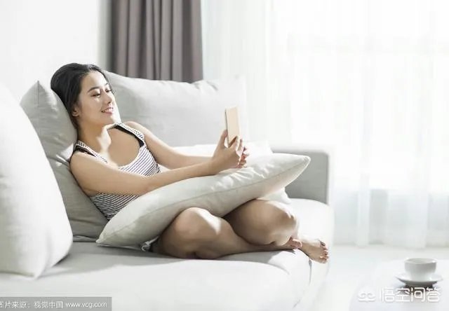 晚上睡前夫妻二人各自看着自己的手机，是什么心理？