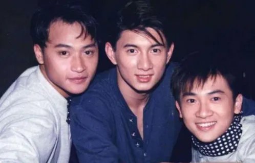 小虎队解散的原因?