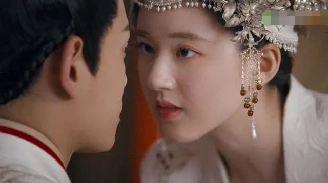 如何评价《传闻中的陈芊芊》中男女主的吻戏？