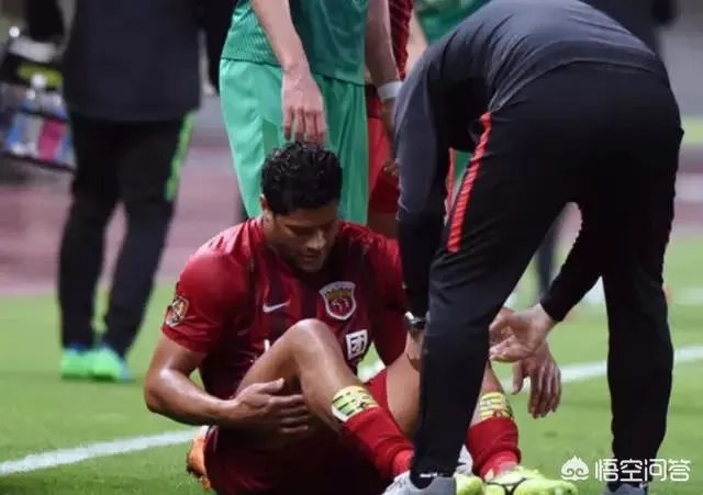 亚冠淘汰赛中上港客战鹿岛鹿角,联赛伤退的胡尔克出乎意料随队出征,他能出场比赛吗?