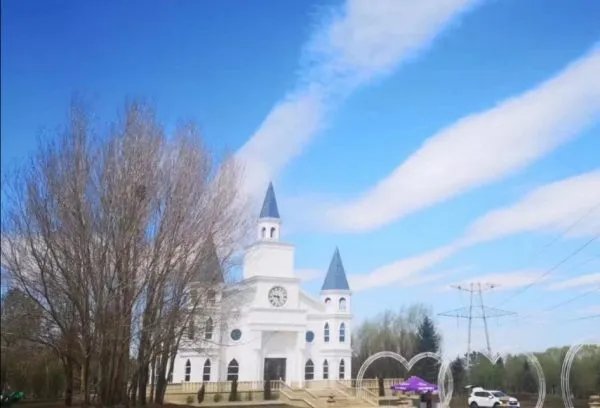 穷人在城市里买房，富人却在农村造别墅，这是为什么？