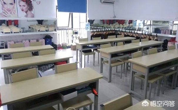 到底哪个化妆学校好呢？
