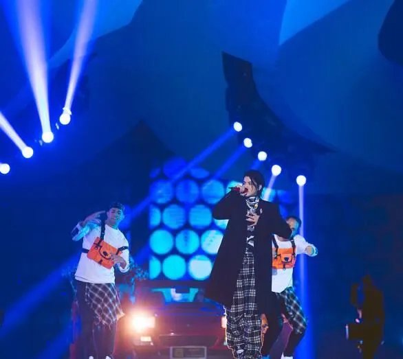 吴亦凡被激光笔照射，为何蔡徐坤又躺枪？