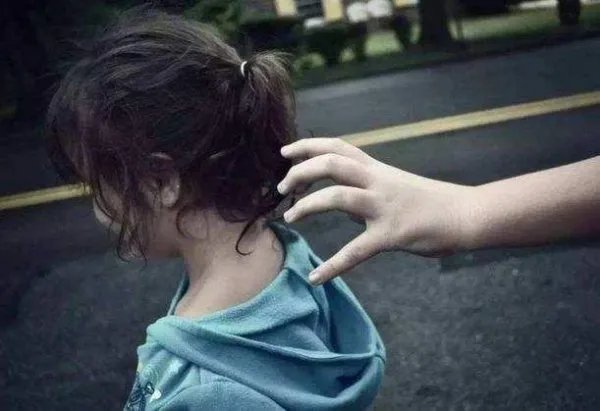 母亲一眼认出被拐26年儿子，母亲为找儿子付出了什么？