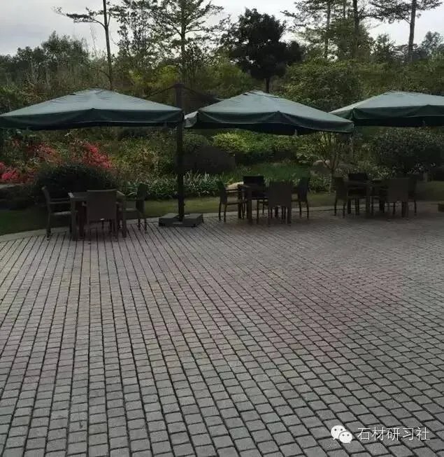 G654芝麻黑石材装饰应用案例