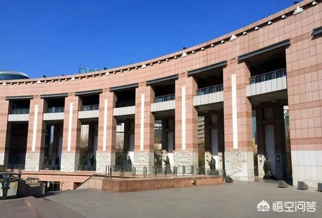 济南泉城广场里的雕塑,也称山东名人雕塑,为什么没有辛弃疾?