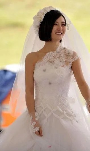 中国设计师兰玉的婚纱有名吗？有哪些女明星穿过？