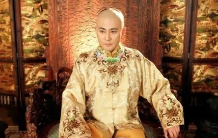 “龙袍干尸”身份至今成疑，身穿清朝官服，后终于知道原来是清朝康熙年间的中宪大夫黄拙吾