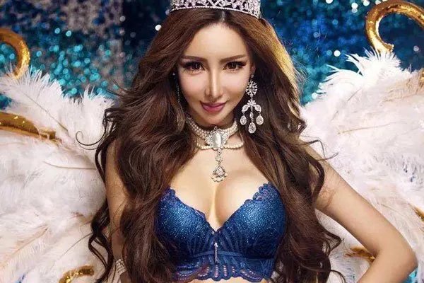 王瑞儿整容对比照好可怕 很变态和芭比娃娃很相似