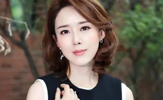 颜丹晨的老公是谁现任,颜丹晨个人简历图片