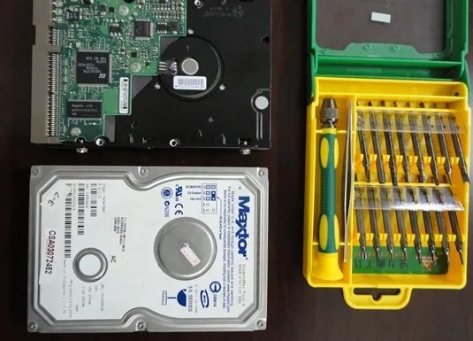 硬盘马达如何敲出来